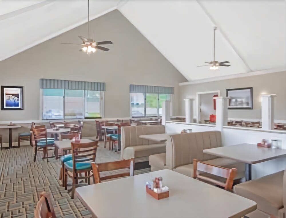 Days Inn By Wyndham Wilmington University - photo 16