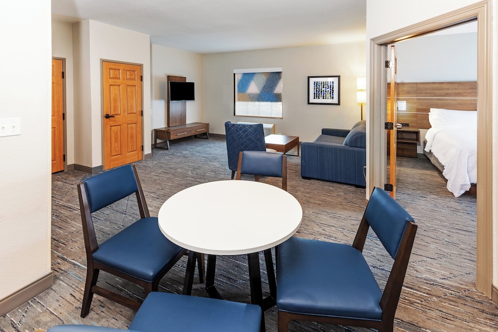 Holiday Inn Express & Suites Tulsa S Broken Arrow Hwy 51 by IHG - photo 16