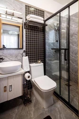 Modern 2 bed apartment with pool Yaya Centre