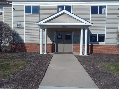 Intown Suites Extended Stay Indianapolis In Traders Point - photo 13