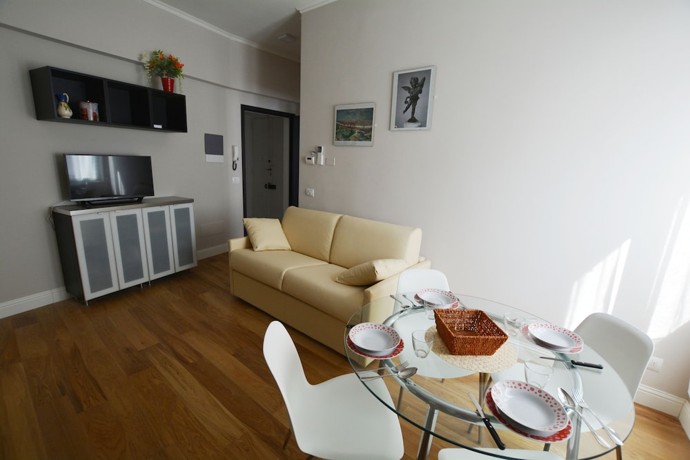 Fortezza white apartment — 4-Star Luxury Hotel in Florence, Italy