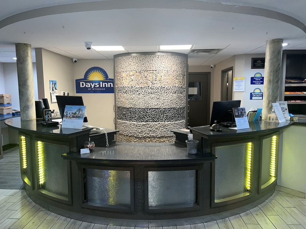 Days Inn by Wyndham Fayetteville - photo 3