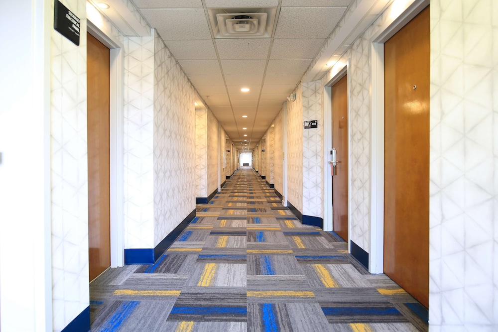 Hampton Inn Bordentown - photo 32