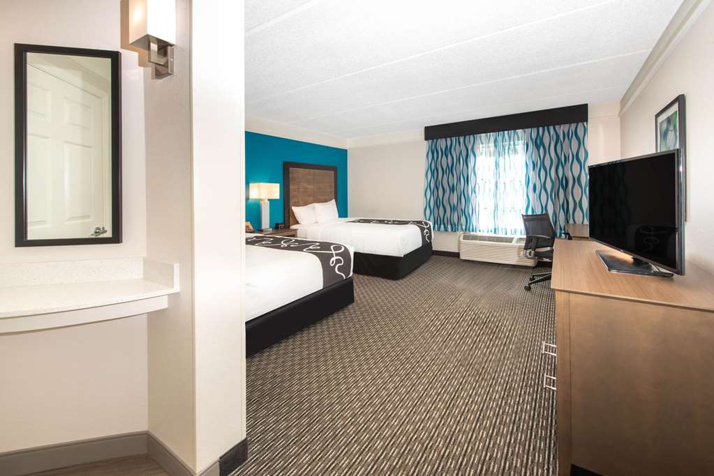 La Quinta Inn & Suites by Wyndham Tampa Brandon Regency Park - photo 22