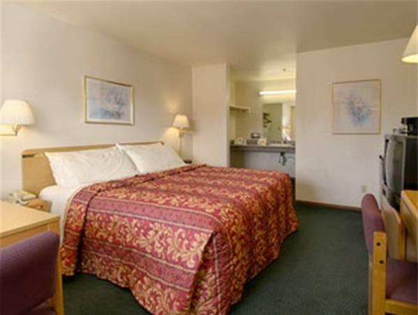 Days Inn Salinas Airport - photo 12