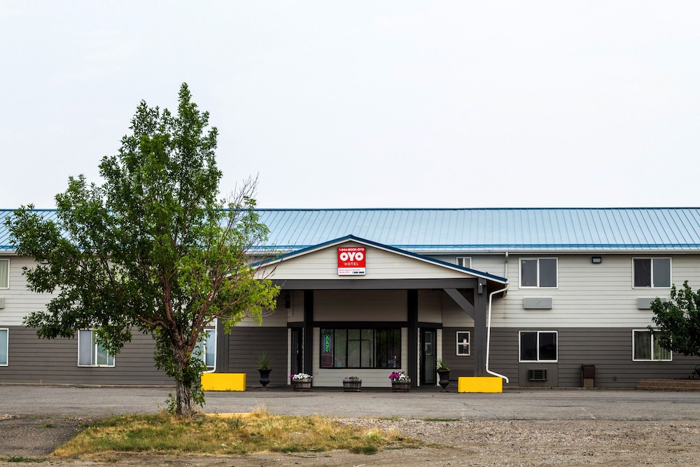 Oyo Hotel Shelby Mt Hwy 2 & I 15 - featured photo
