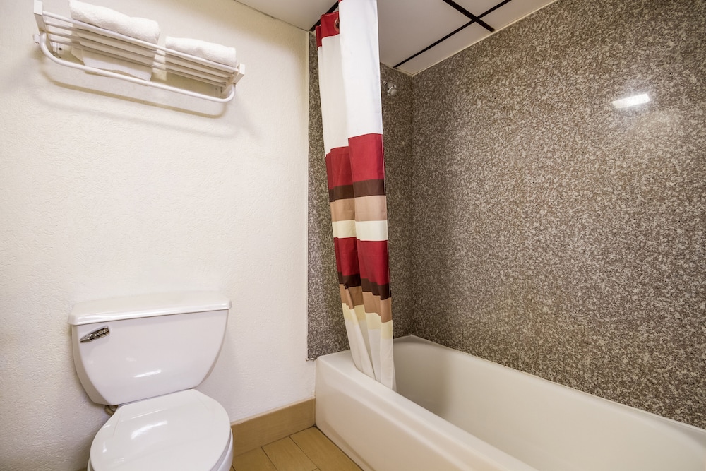 Red Roof Inn Crestview - photo 22