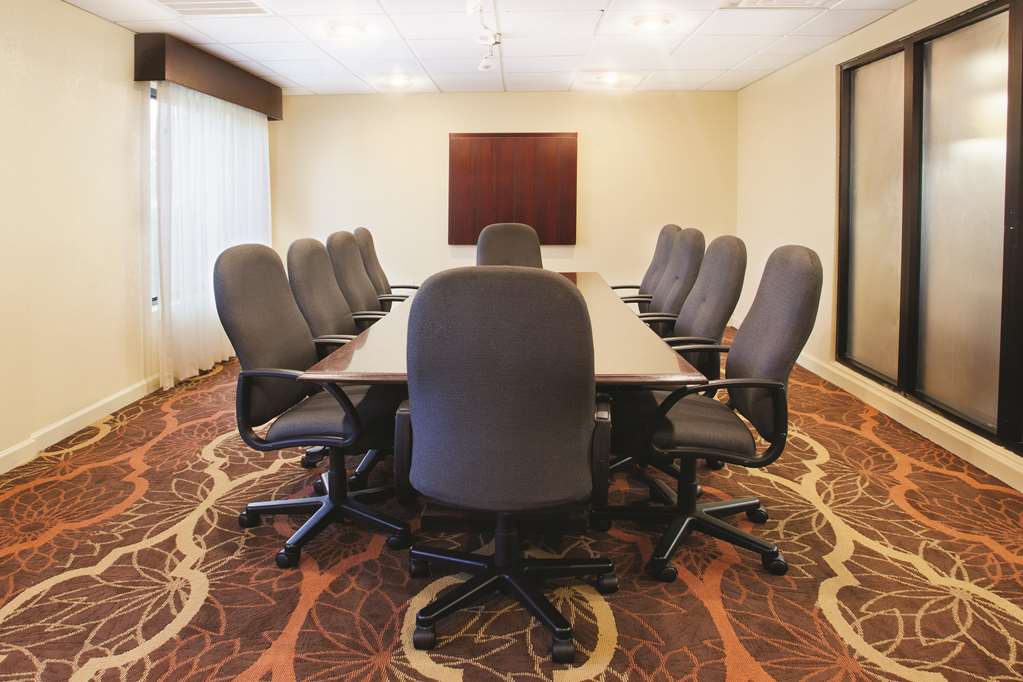 La Quinta Inn & Suites by Wyndham Florence - photo 19
