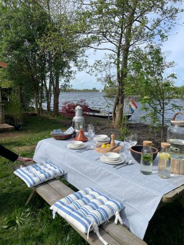 Luxury Experience in Off The Grid Lodge at an Amazing Lake Vinkeveense Plassen