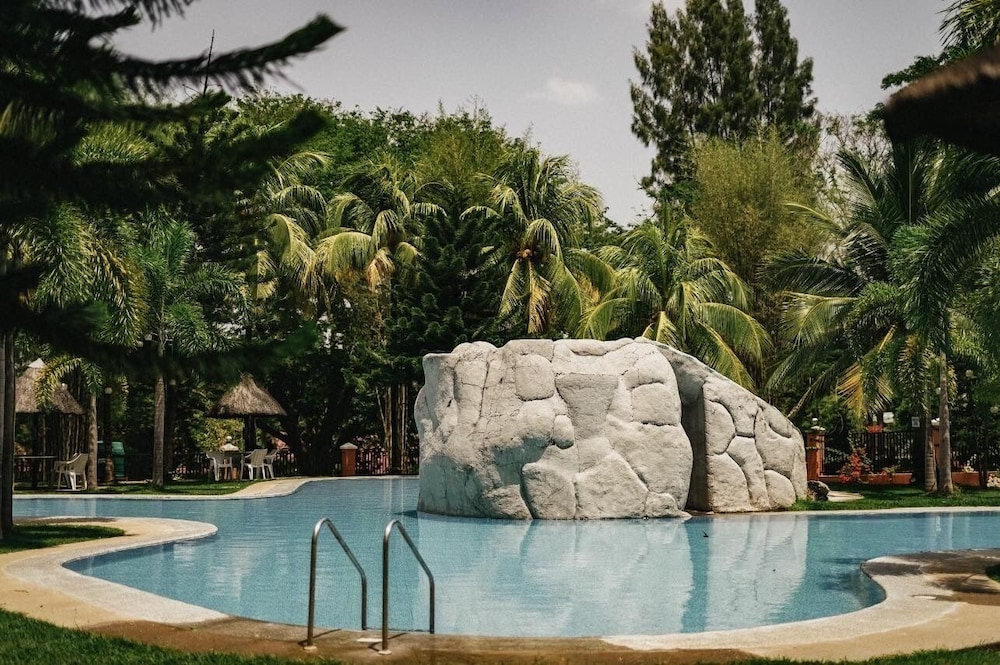 Emerald Manor Hotel - last minute hotel in Subic Bay Freeport Zone