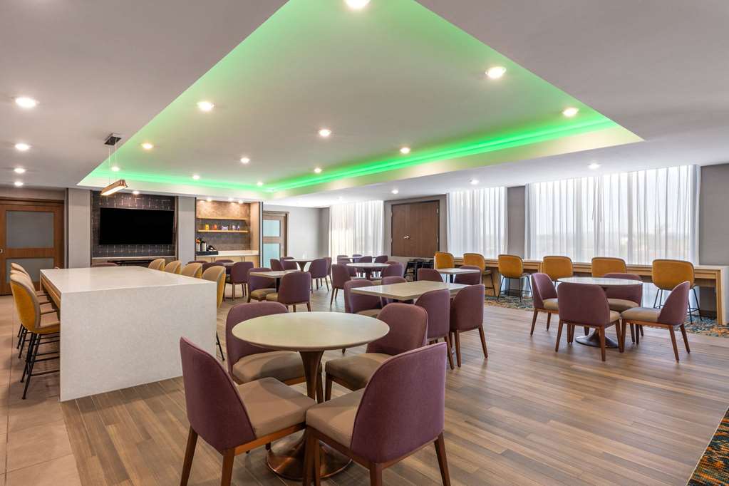 La Quinta Inn & Suites by Wyndham Yuma - photo 31