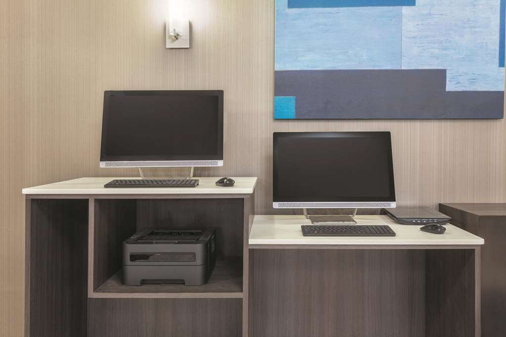 La Quinta Inn & Suites by Wyndham Covington - photo 28
