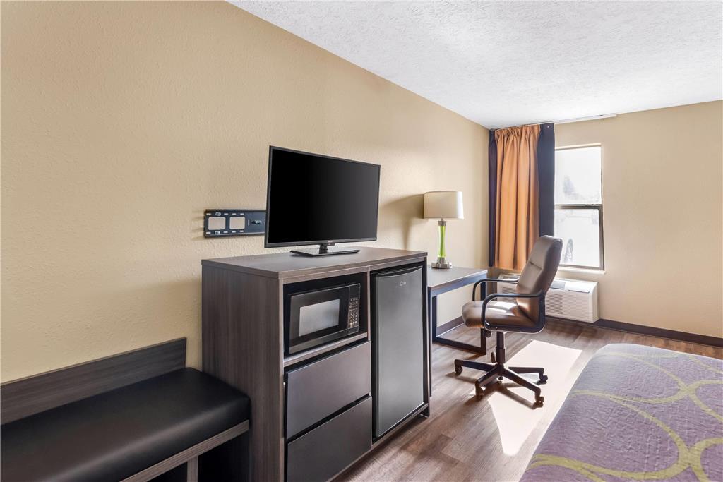 Super 8 by Wyndham Bellefontaine - photo 31
