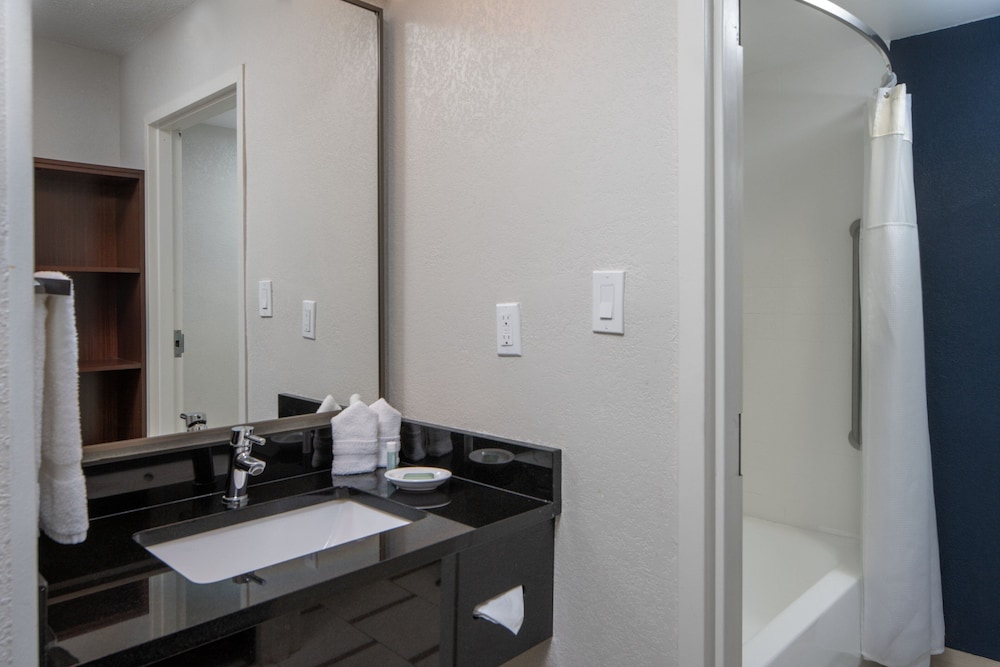 Fairfield Inn & Suites by Marriott Ft. Myers Cape Coral - photo 12