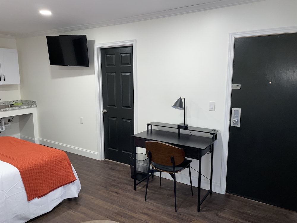 Gatehouse Motel - photo 16