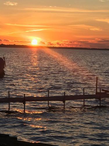 Lakefront Spacious Family Getaway with Dock — 4-Star Luxury Hotel in Prudenville, United States