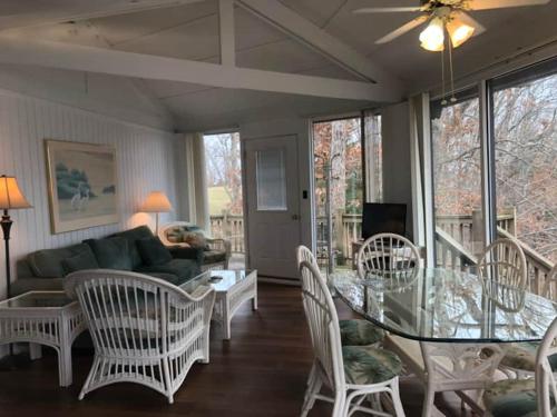 Treetop Village 2Bed2BathPoolsDock6 8PP — hotel in Four Seasons