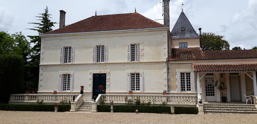 Le Logis Des Bessons — Burie — photo 2
