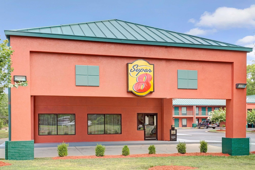 Super 8 By Wyndham Gainesville — Gainesville