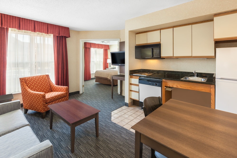 Affordable Suites of America Detroit Warren - photo 5