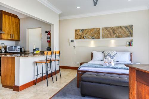 Backup Powered Camps Bay Garden Apartment