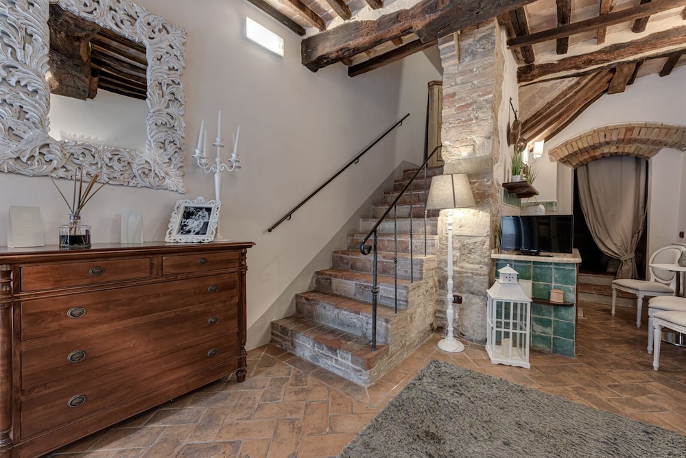 Borgo San Quirico d'Orcia B&B Capitano Collection Albergo diffuso — 4-Star Luxury Hotel in San Quirico D'orcia, Italy