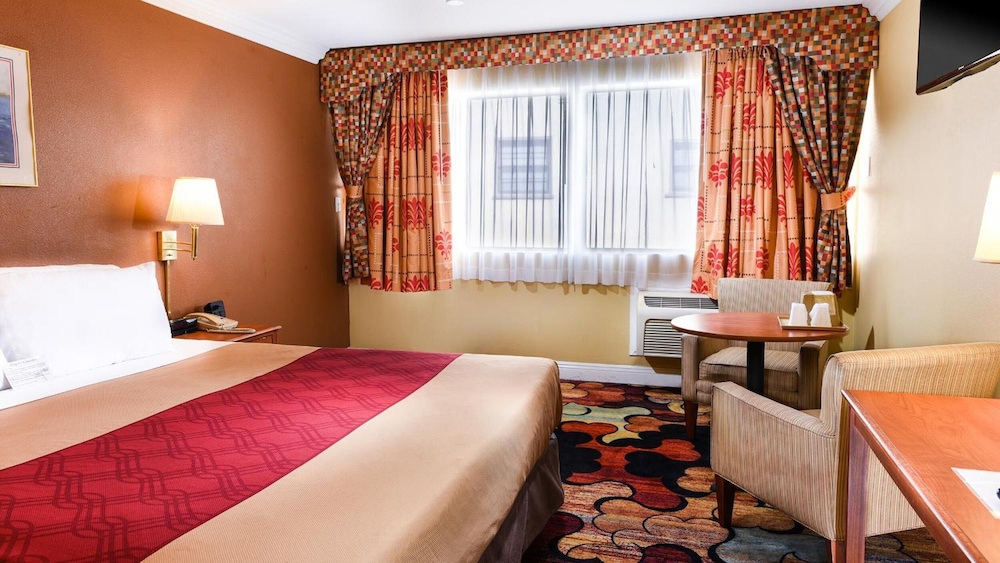 Vagabond Inn Long Beach - photo 9