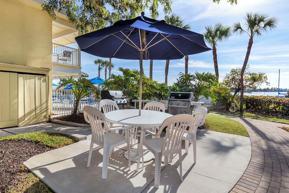 Hilton Vacation Club Charter Club Naples Bay - photo 20