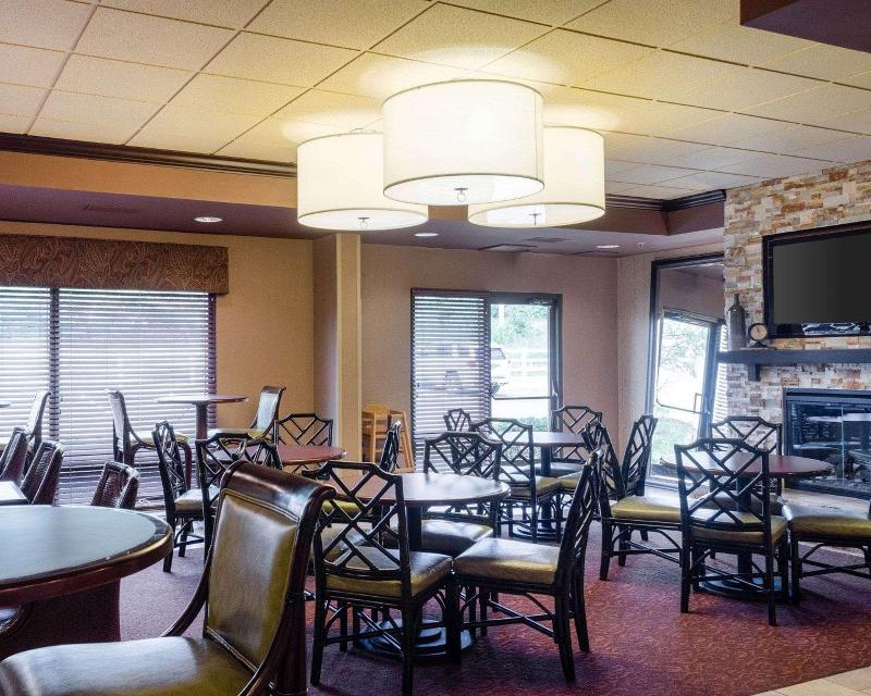 Russell Inn and Suites - photo 23