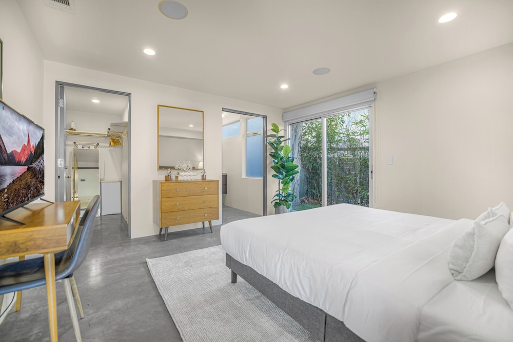 Solara Point Sunset to Skyline With Pool & Epic Views — Beverly Hills — photo 5