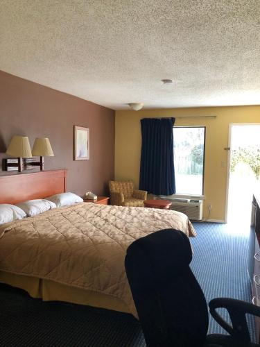 America's Best Inn - photo 6