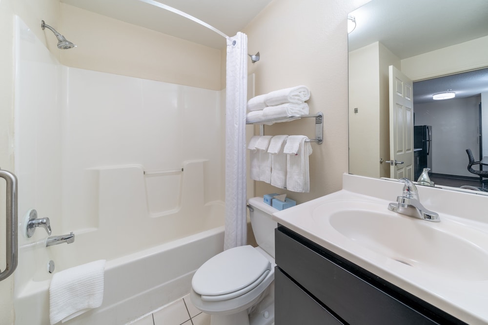 Candlewood Suites Herndon by IHG - photo 21