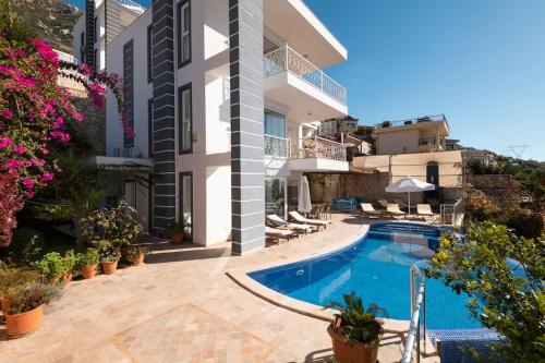4 Bedroom Luxury Villa in Kalkan with Great Sea Views — 4-Star Luxury Hotel in Kalkan, Turkey