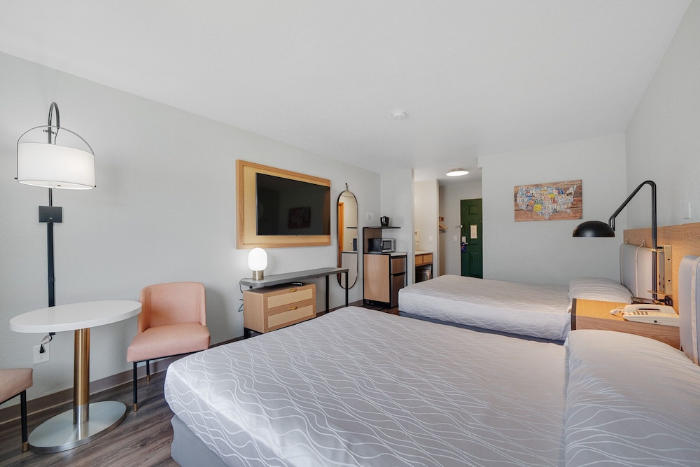 Garibaldi Inn at the Bay - photo 17
