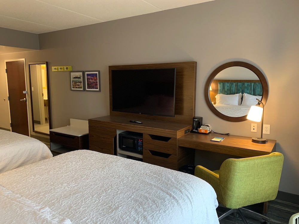 Hampton Inn & Suites Syracuse Dewitt - photo 10
