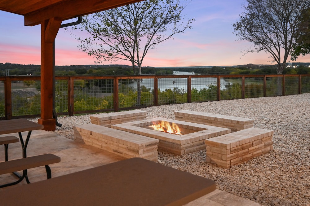 Guadalupe Bluff Mediterranean 5 Bedroom Home By Redawning 19616709 — Kerrville