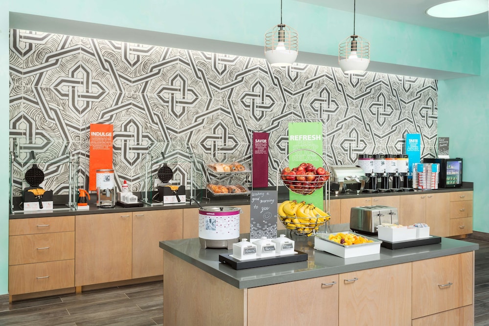 Hampton Inn & Suites Santa Monica - photo 44