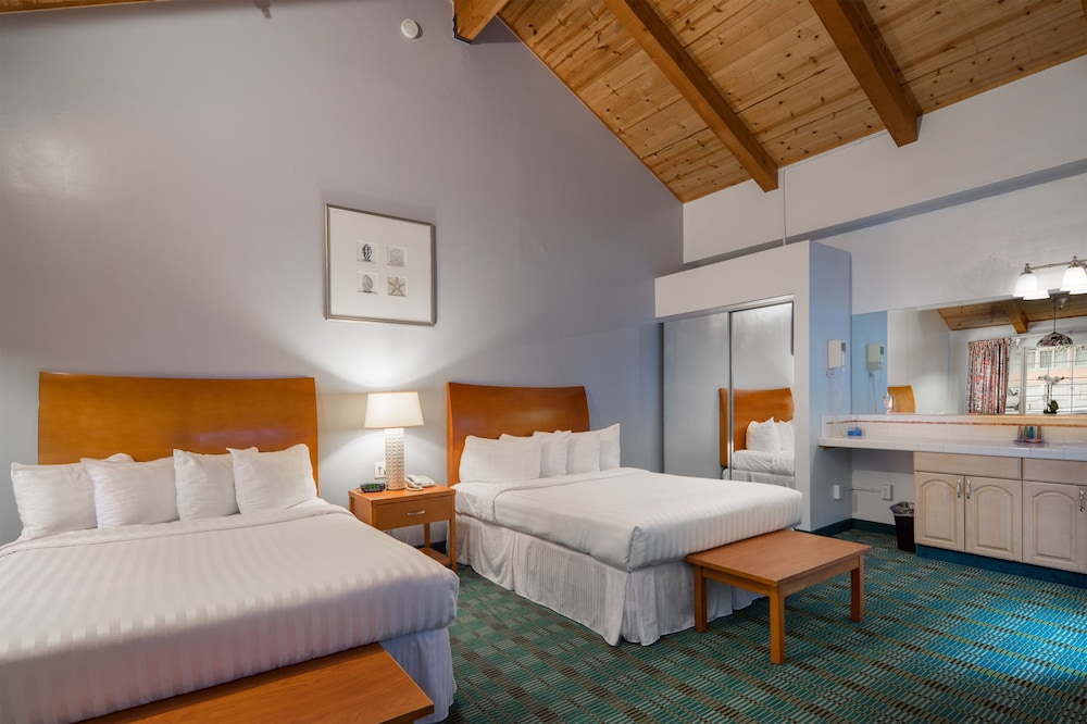 Butterfly Grove Inn - photo 4