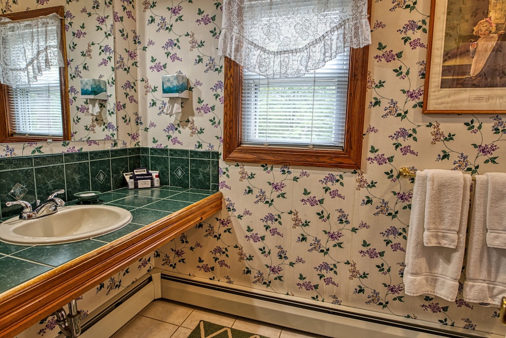 Rockwell Falls Inn and Wine Bar - photo 49