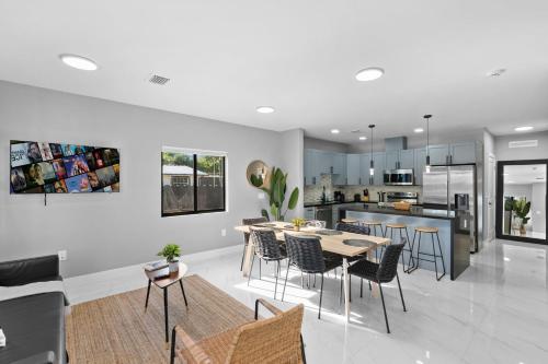 Amazing Townhouse w Free Parking — 4-Star Luxury Hotel in Miami, United States