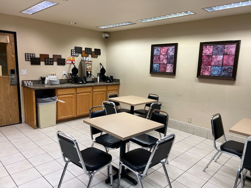 Lavissh Inn & Suites - photo 22