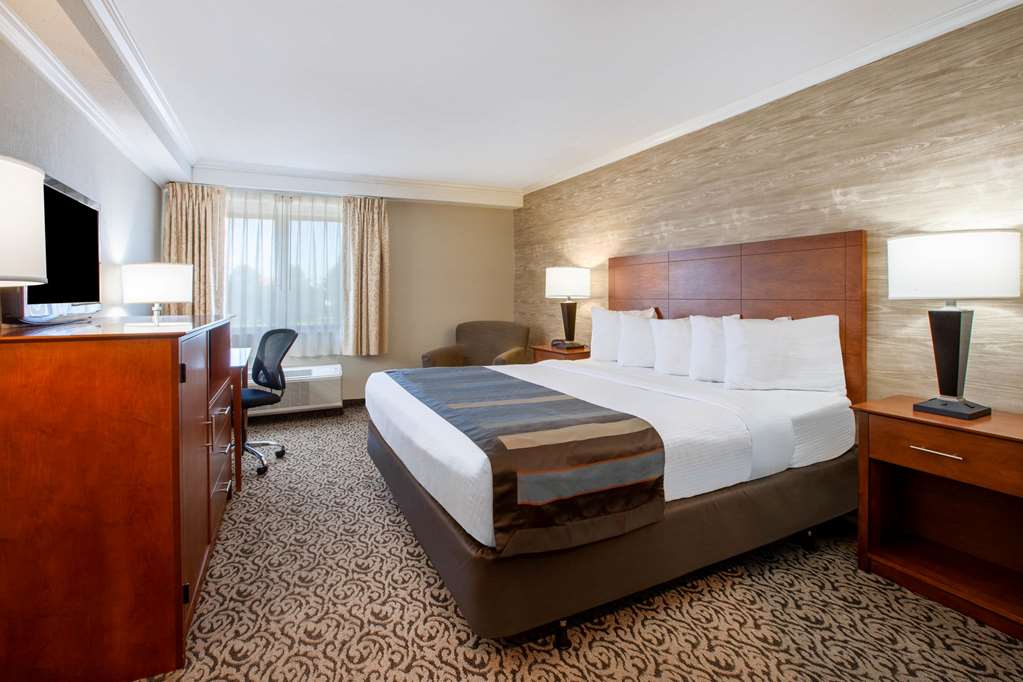 Wingate by Wyndham Detroit Metro Airport - photo 22