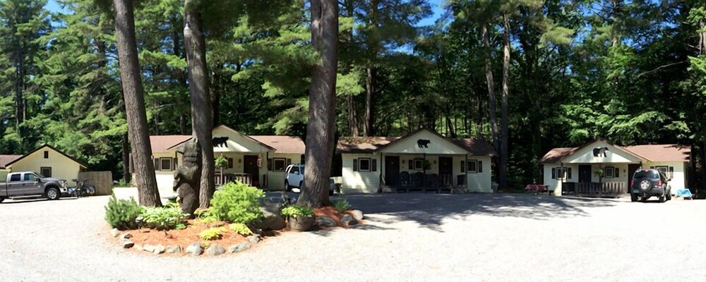 Lee's Motel and Cottages - carbon neutral hotel in Queensbury