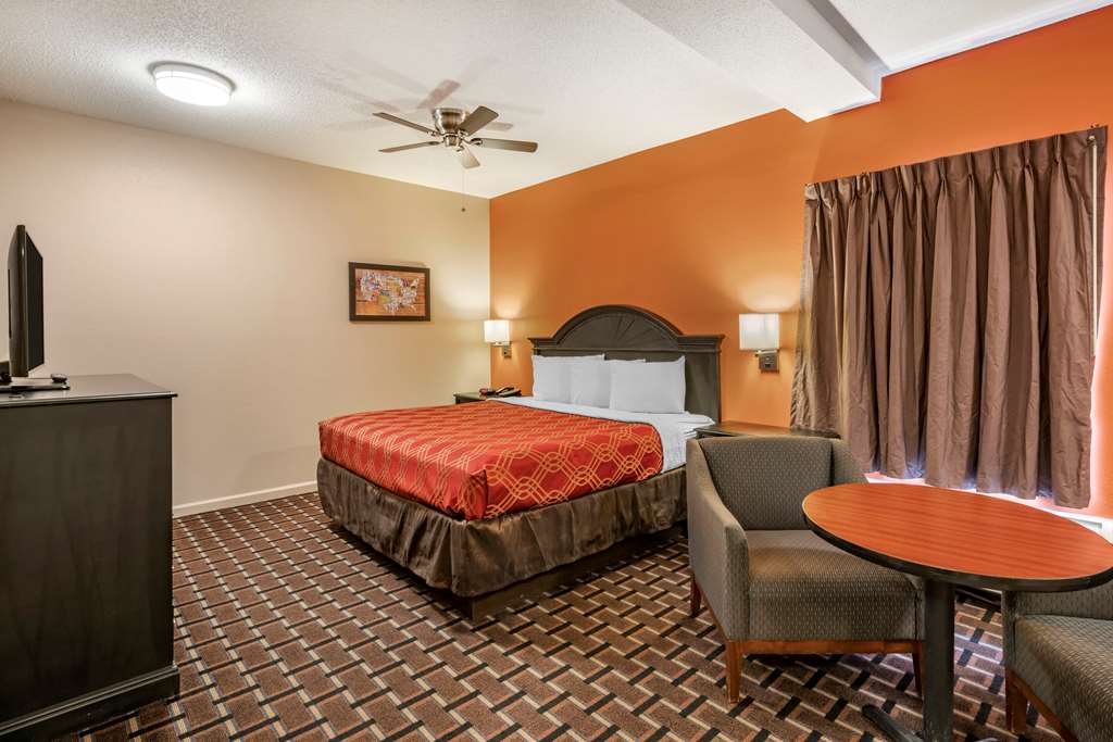 Econo Lodge Inn & Suites Granite City St. Louis - photo 17