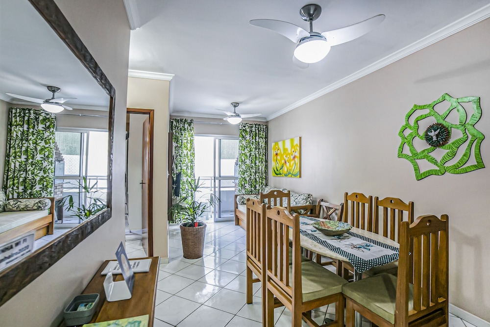 Apto 22E ar condicionado e ventilador 2 quartos churrasqueira elevador e piscina in Ubatuba, Brasil