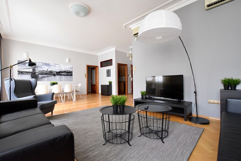 Hi5 Apartments Luxury Suites — 4-Star Luxury Hotel in Budapest, Hungary