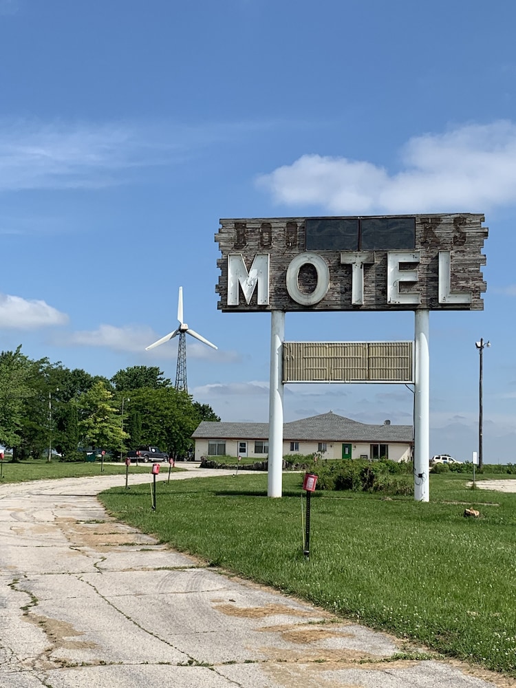 Circle S Motel - photo 2