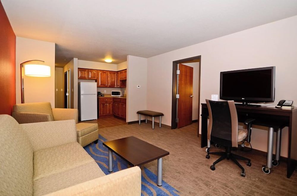 Astoria Hotel and Event Center - photo 24