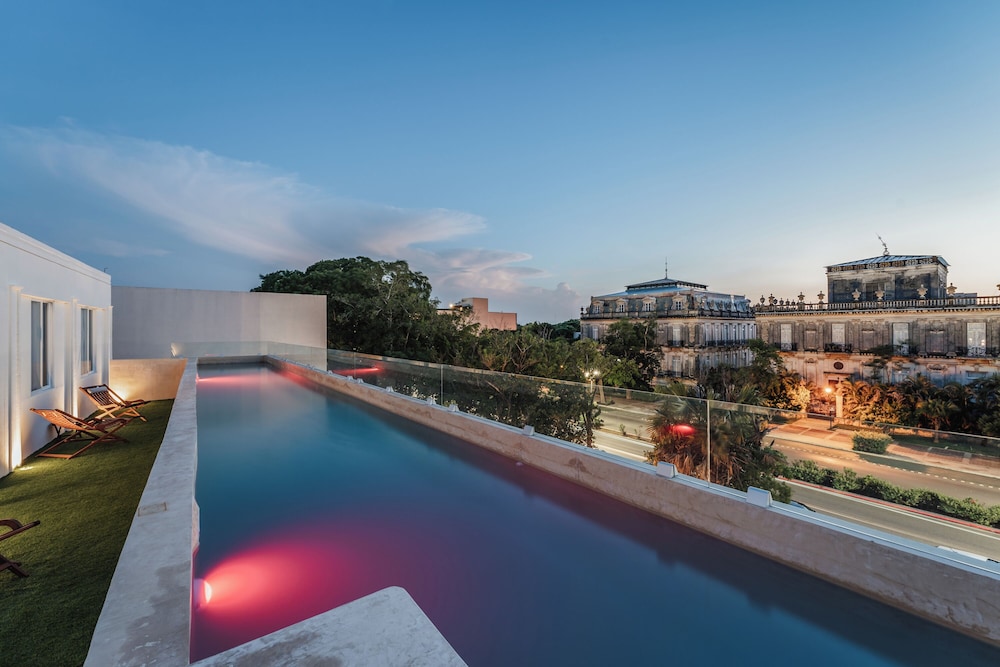 Rooftop pool