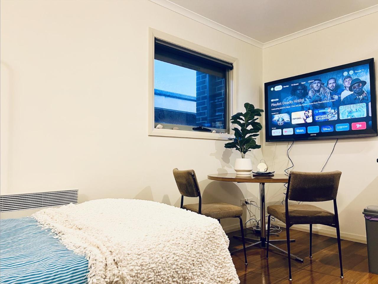 Entire Unit in Penguin with Free Parking — hotel in Penguin